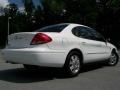 Vibrant White - Taurus SEL Sedan Photo No. 7