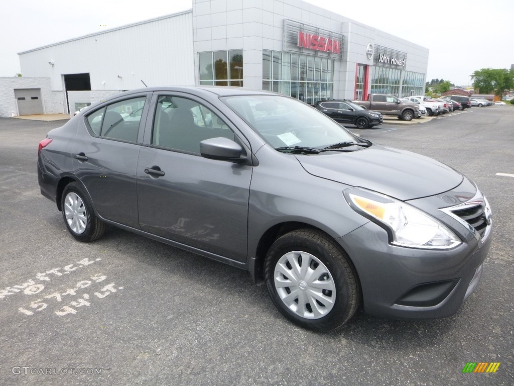 2018 Versa S - Gun Metal Metallic / Charcoal photo #1