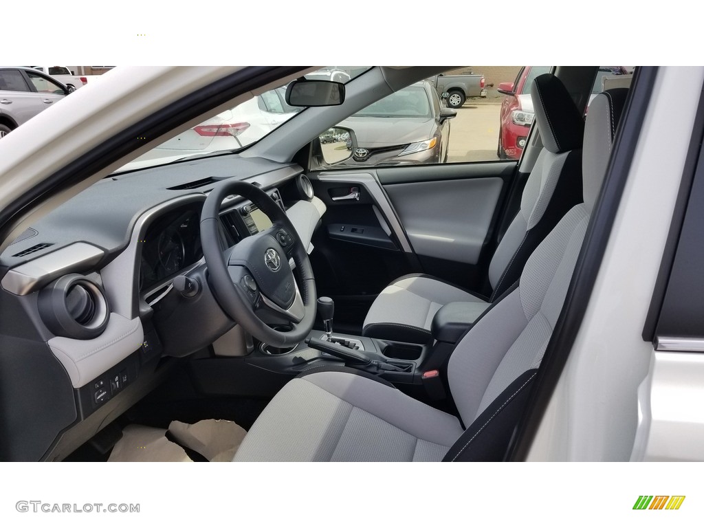 2018 RAV4 XLE - Super White / Ash photo #3