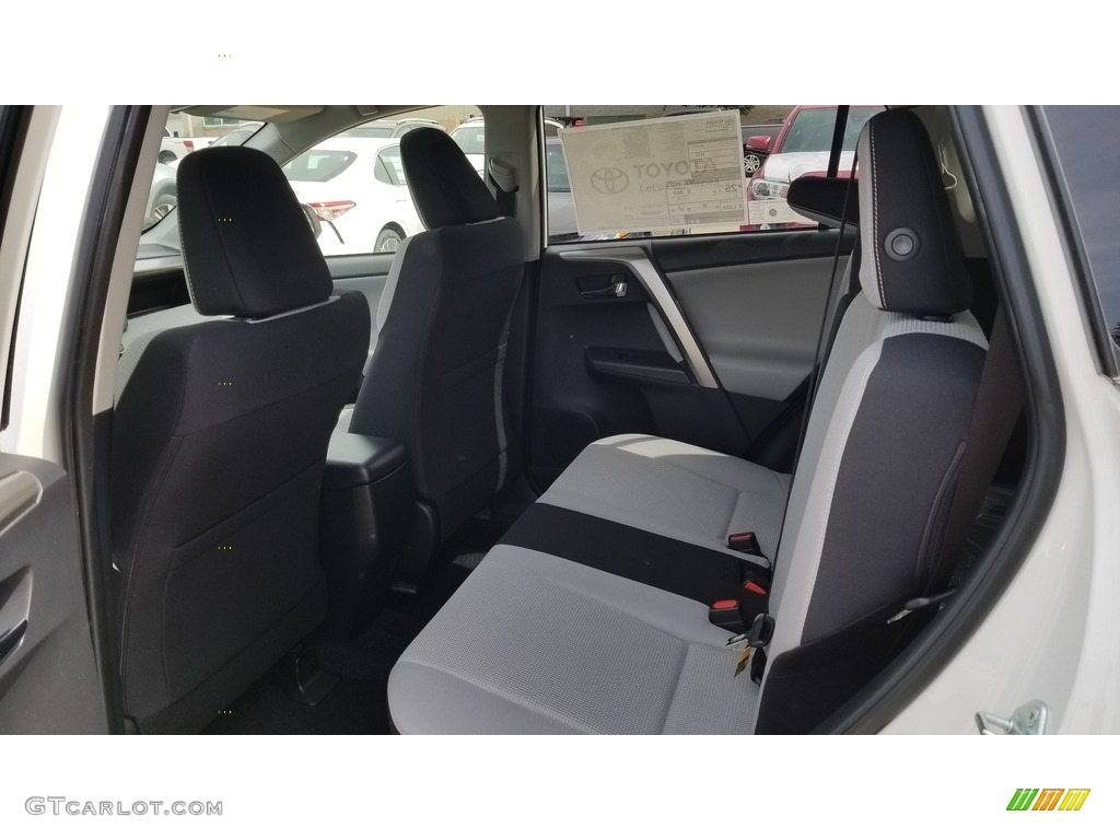 2018 RAV4 XLE - Super White / Ash photo #4