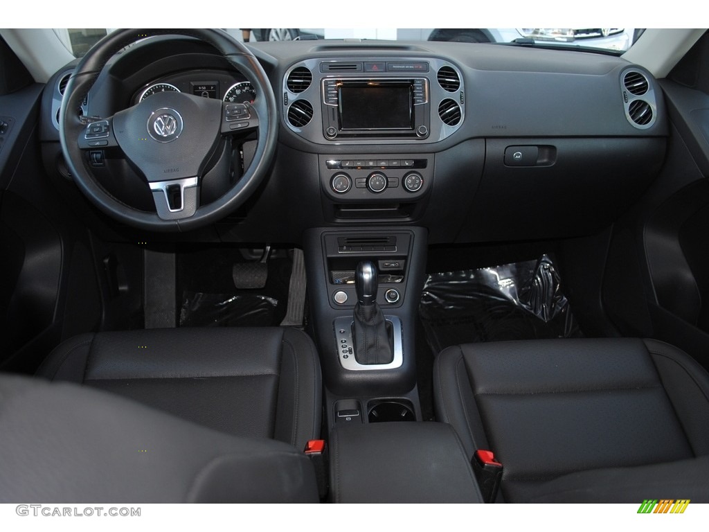 2017 Tiguan S - Pepper Gray Metallic / Charcoal photo #13