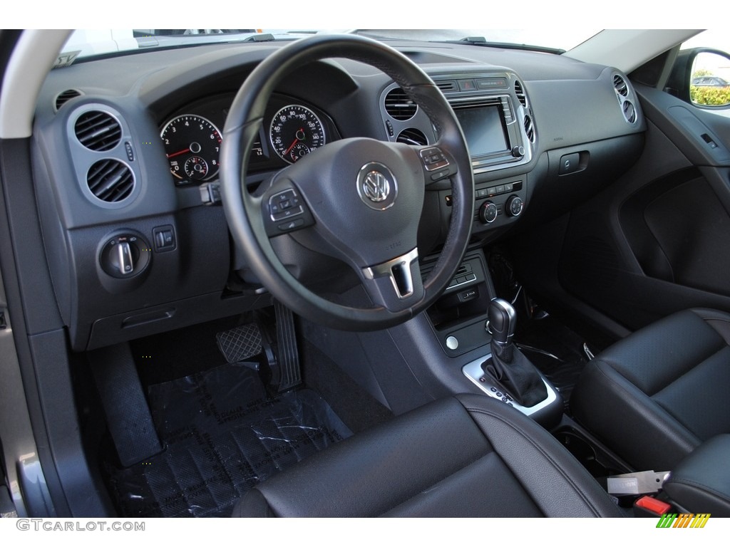 2017 Tiguan S - Pepper Gray Metallic / Charcoal photo #16