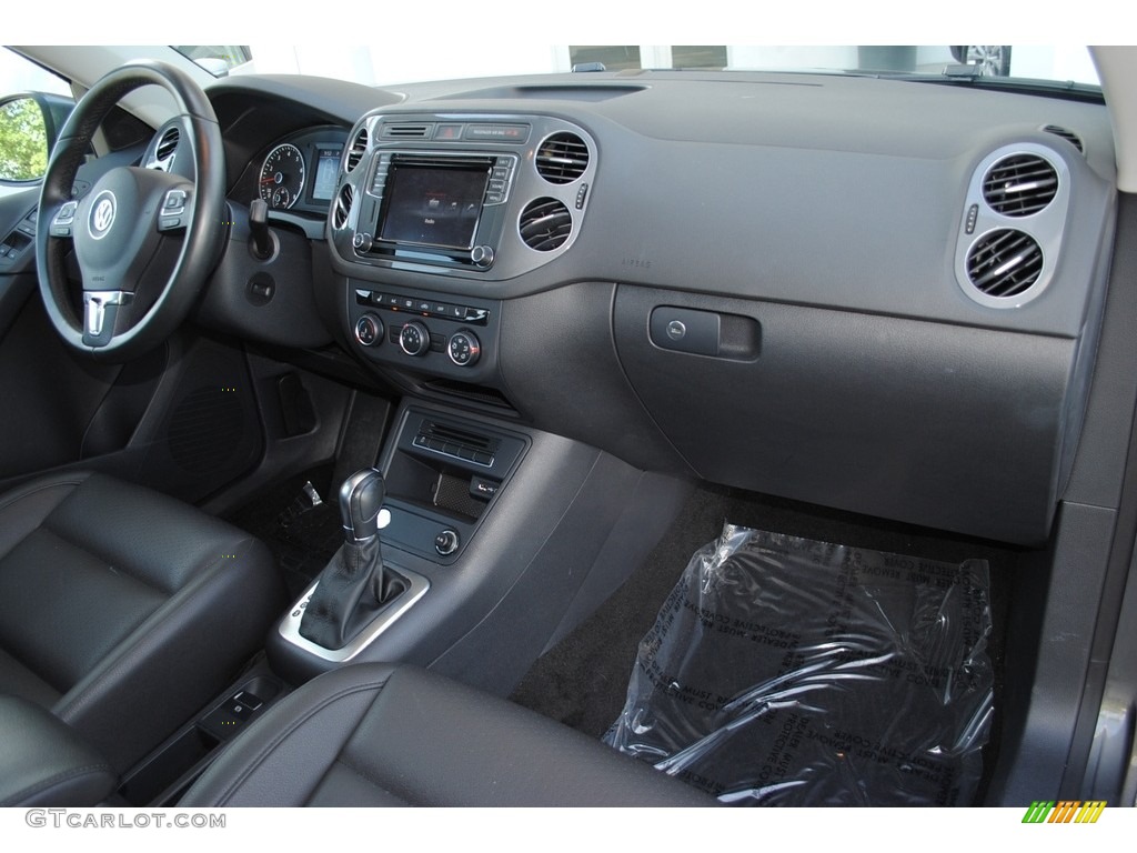 2017 Tiguan S - Pepper Gray Metallic / Charcoal photo #18