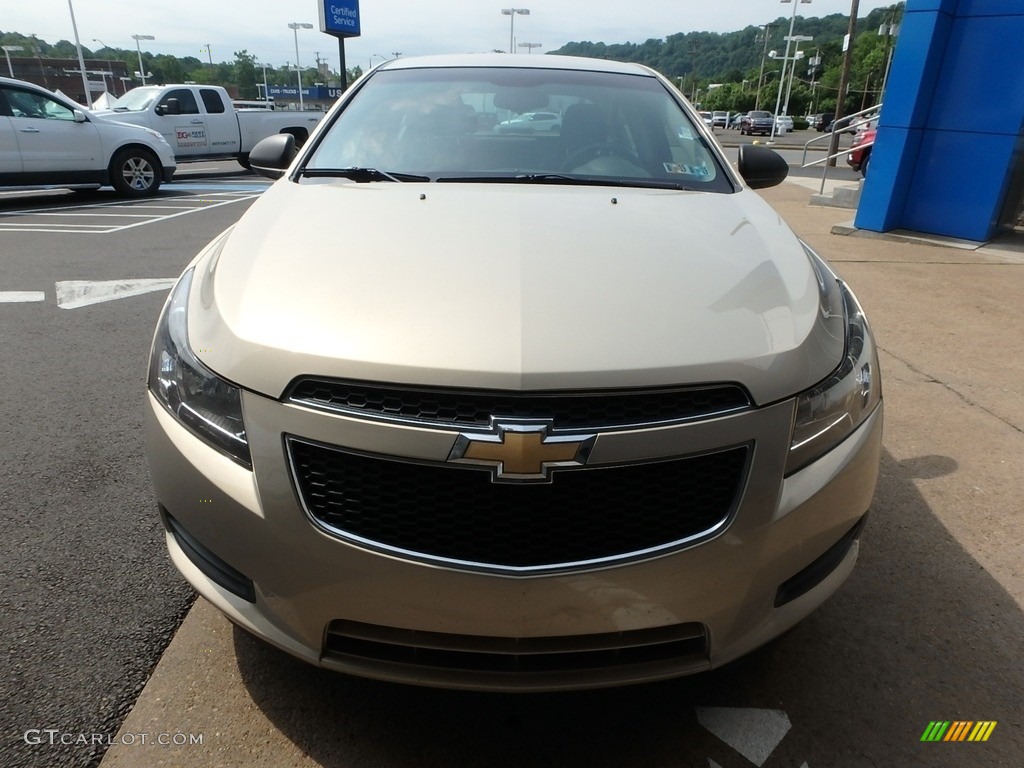 2012 Cruze LS - Gold Mist Metallic / Jet Black/Medium Titanium photo #8