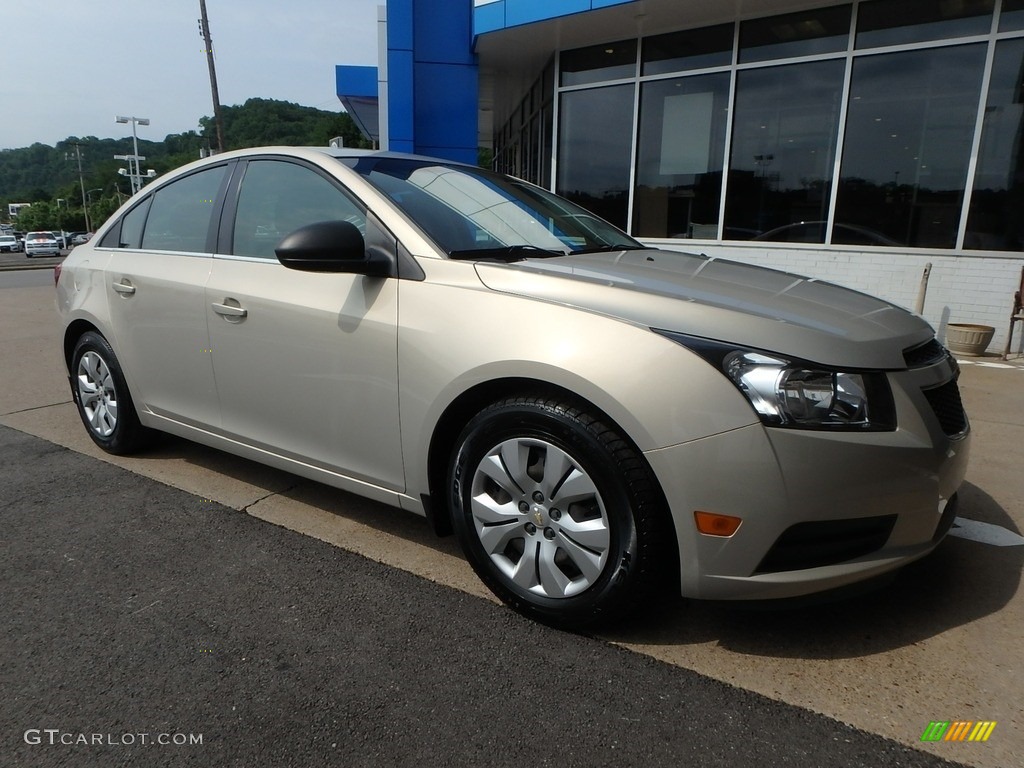2012 Cruze LS - Gold Mist Metallic / Jet Black/Medium Titanium photo #9