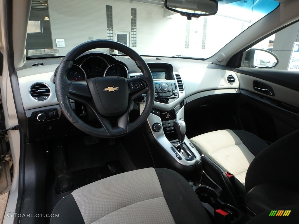2012 Cruze LS - Gold Mist Metallic / Jet Black/Medium Titanium photo #12