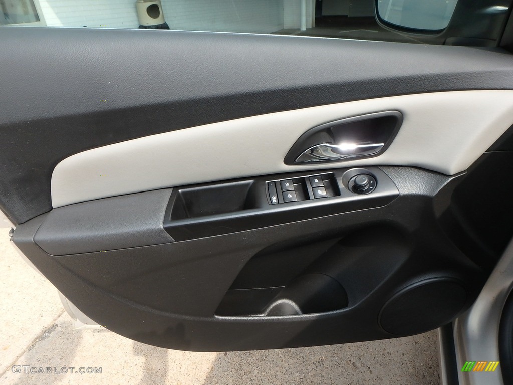 2012 Cruze LS - Gold Mist Metallic / Jet Black/Medium Titanium photo #13
