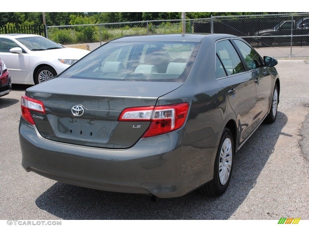 2012 Camry LE - Cypress Green Pearl / Ivory photo #5
