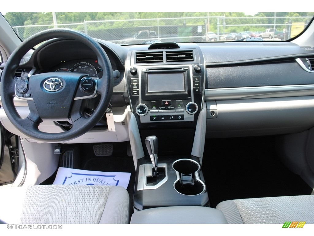 2012 Camry LE - Cypress Green Pearl / Ivory photo #12