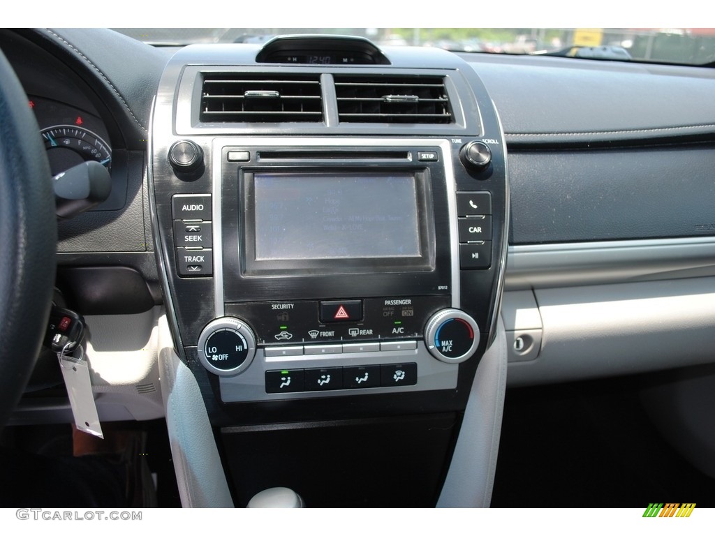 2012 Camry LE - Cypress Green Pearl / Ivory photo #16