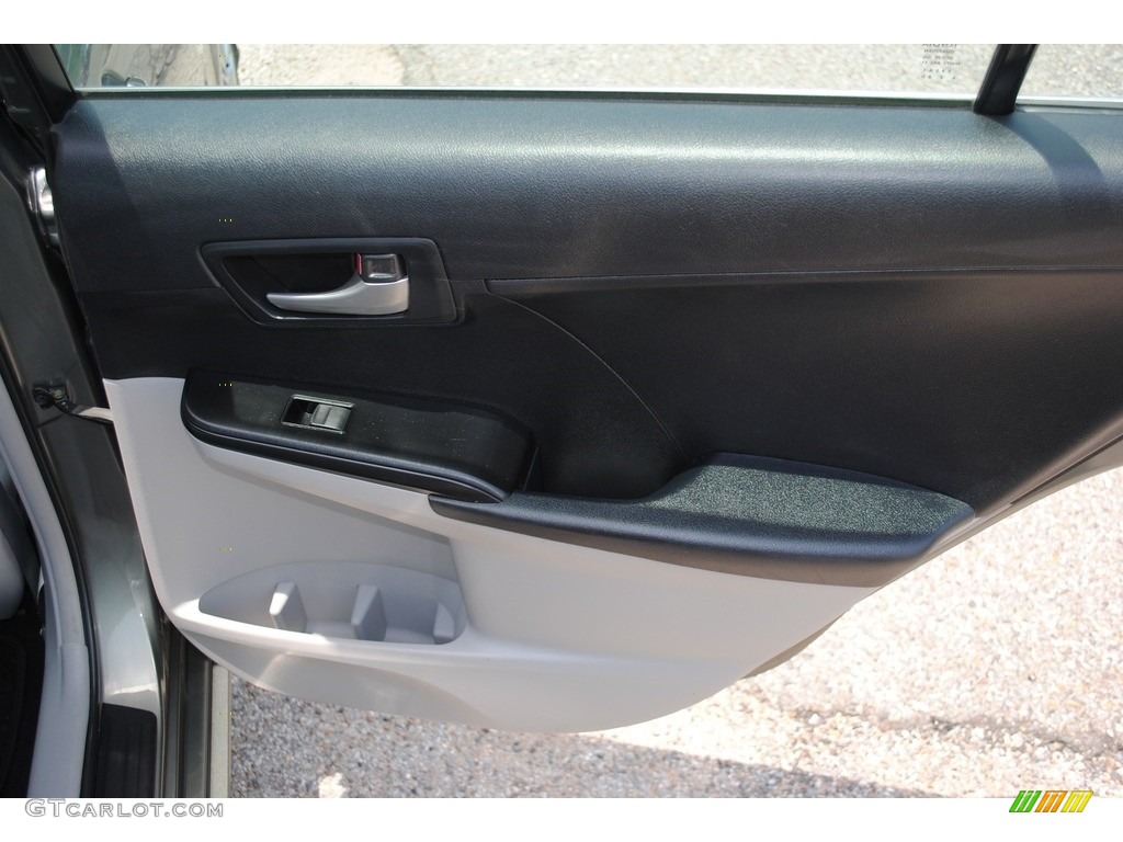 2012 Camry LE - Cypress Green Pearl / Ivory photo #19