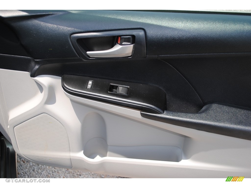 2012 Camry LE - Cypress Green Pearl / Ivory photo #21