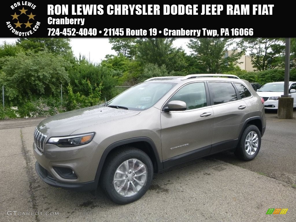 2019 Cherokee Latitude 4x4 - Light Brownstone Pearl / Black/Light Frost Beige photo #1