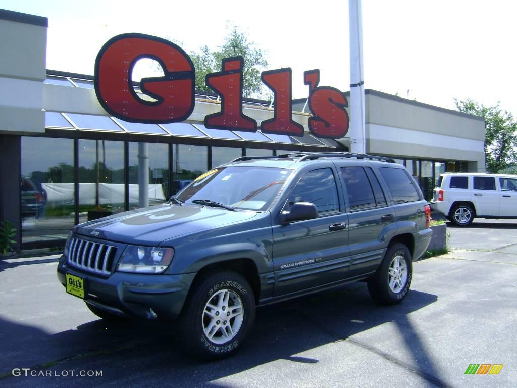 2004 Grand Cherokee Laredo 4x4 - Onyx Green Pearl / Taupe photo #1