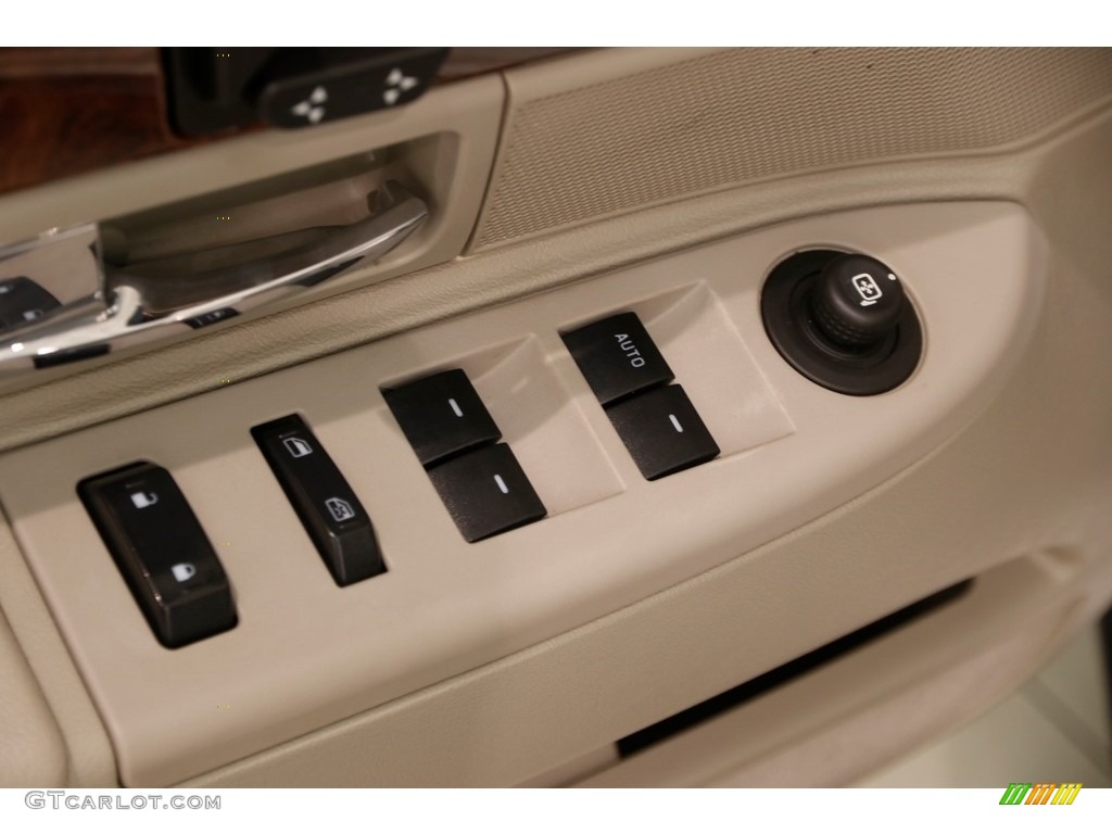 2010 Grand Marquis LS Ultimate Edition - Vibrant White / Medium Light Stone photo #7