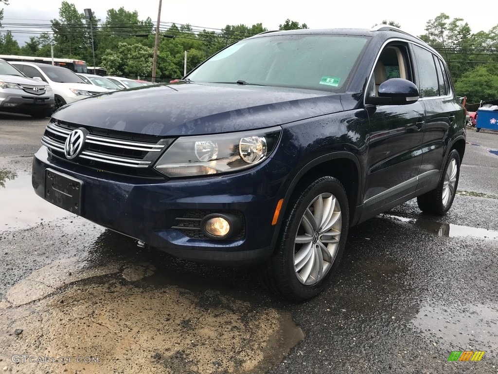 2012 Tiguan SE 4Motion - Night Blue Metallic / Beige photo #2