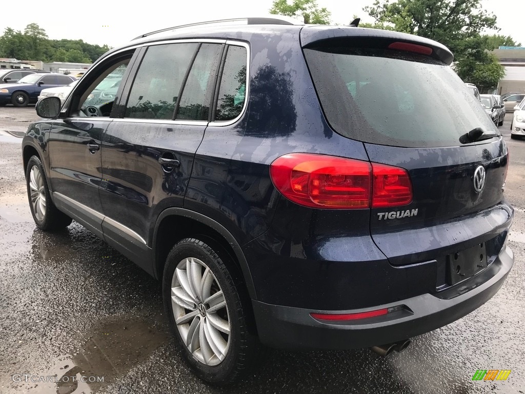 2012 Tiguan SE 4Motion - Night Blue Metallic / Beige photo #4