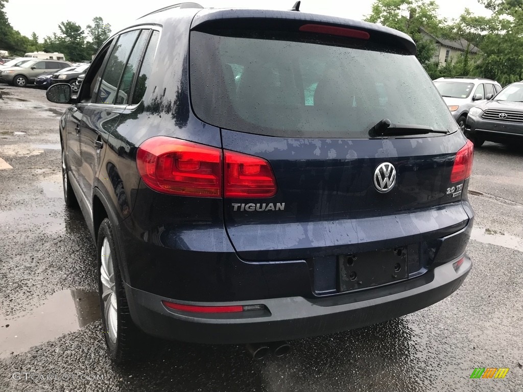 2012 Tiguan SE 4Motion - Night Blue Metallic / Beige photo #5