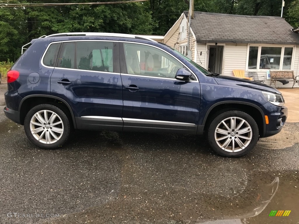 2012 Tiguan SE 4Motion - Night Blue Metallic / Beige photo #9