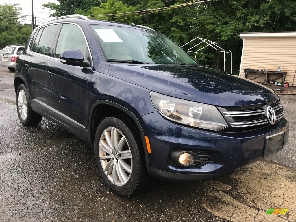 2012 Tiguan SE 4Motion - Night Blue Metallic / Beige photo #10