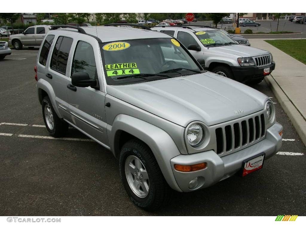 2004 Liberty Limited 4x4 - Bright Silver Metallic / Light Taupe/Dark Slate Gray photo #3