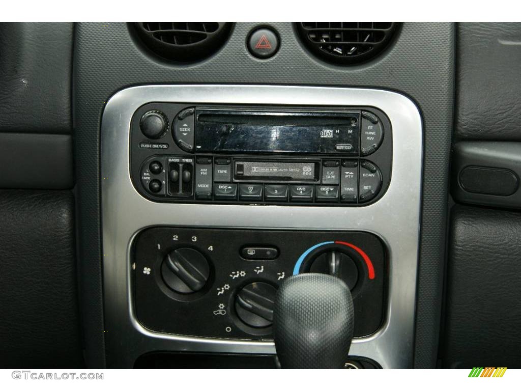 2004 Liberty Limited 4x4 - Bright Silver Metallic / Light Taupe/Dark Slate Gray photo #17