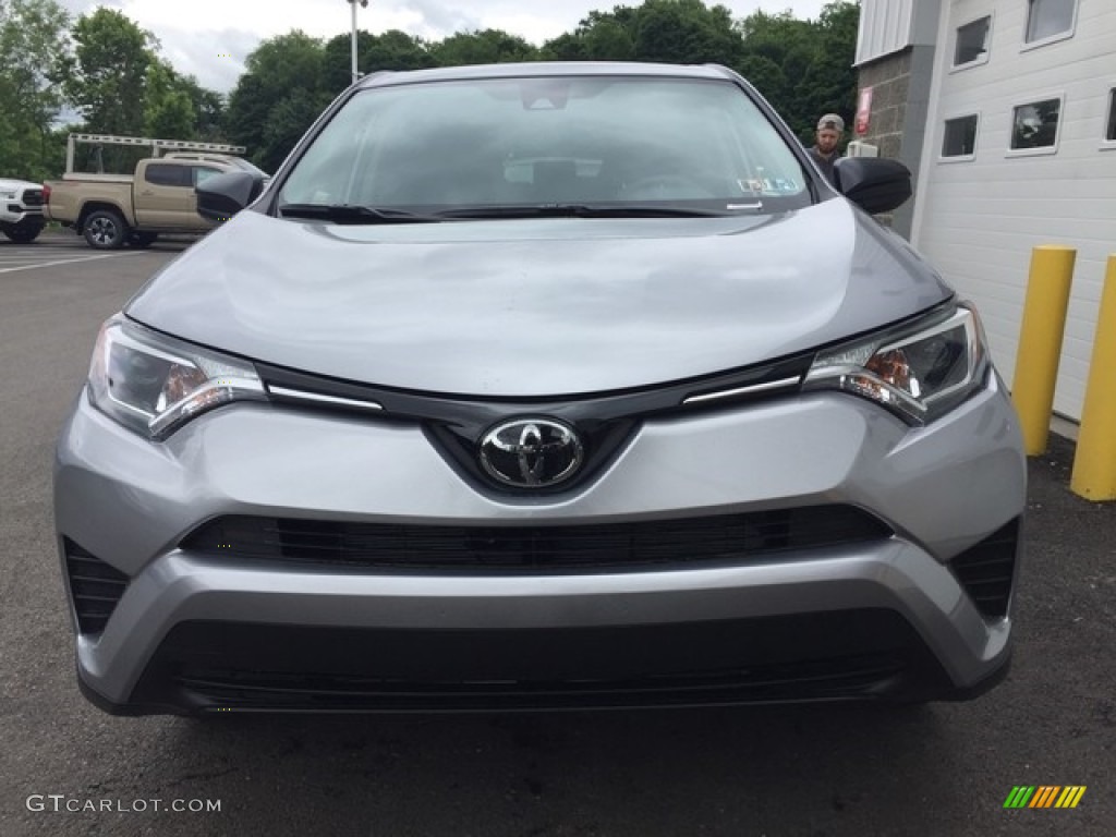 2018 RAV4 LE - Silver Sky Metallic / Black photo #5
