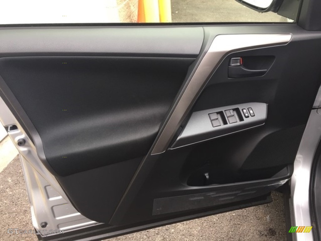 2018 RAV4 LE - Silver Sky Metallic / Black photo #8