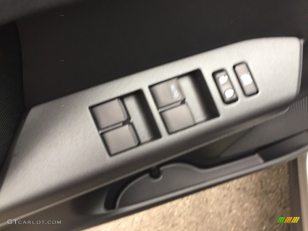 2018 RAV4 LE - Silver Sky Metallic / Black photo #9
