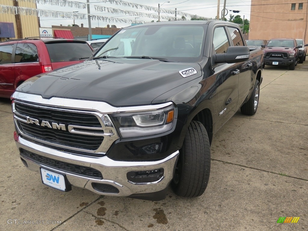 2019 1500 Big Horn Crew Cab 4x4 - Diamond Black Crystal Pearl / Black photo #9