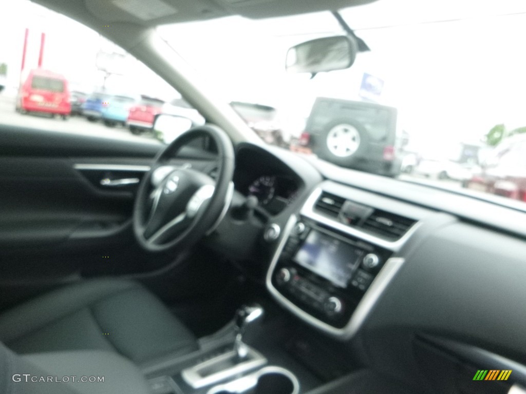 2018 Altima 2.5 SR - Gun Metallic / Charcoal photo #12