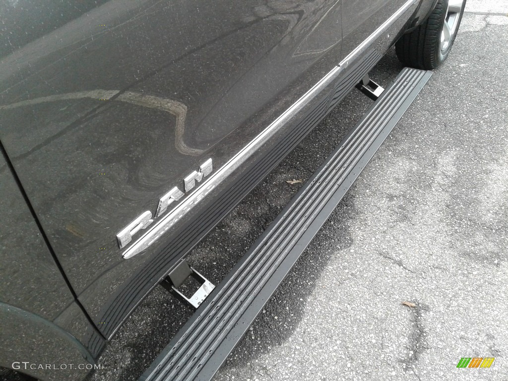 2019 1500 Limited Crew Cab 4x4 - Granite Crystal Metallic / Black photo #32