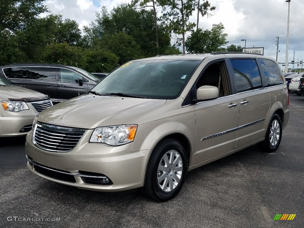Cashmere/Sandstone Pearl Chrysler Town & Country
