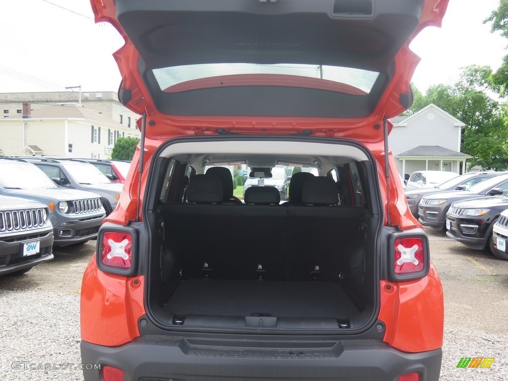 2018 Renegade Latitude 4x4 - Omaha Orange / Black photo #28