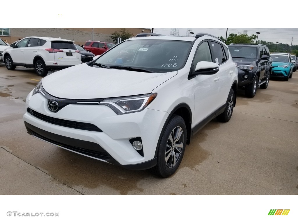 2018 RAV4 XLE - Super White / Black photo #1