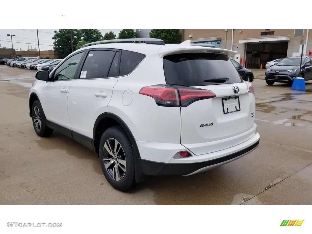 2018 RAV4 XLE - Super White / Black photo #2