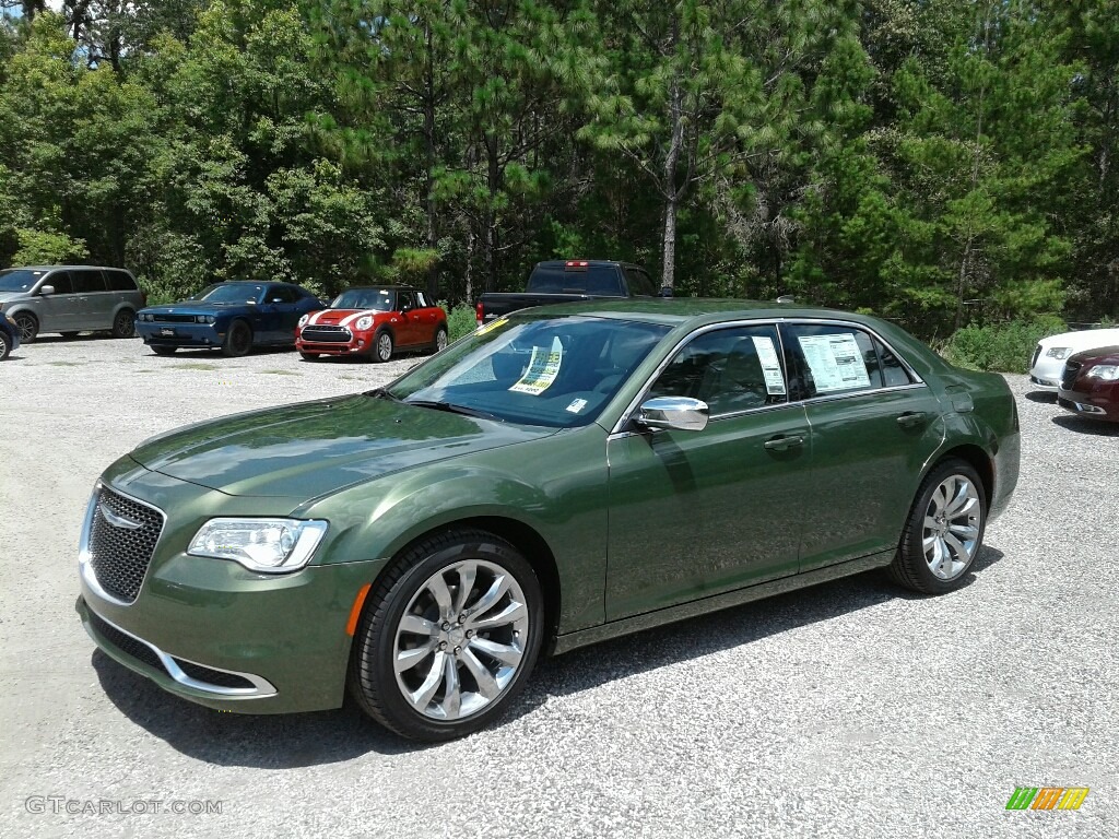 2018 300 Touring - Green Metallic / Black/Linen photo #1