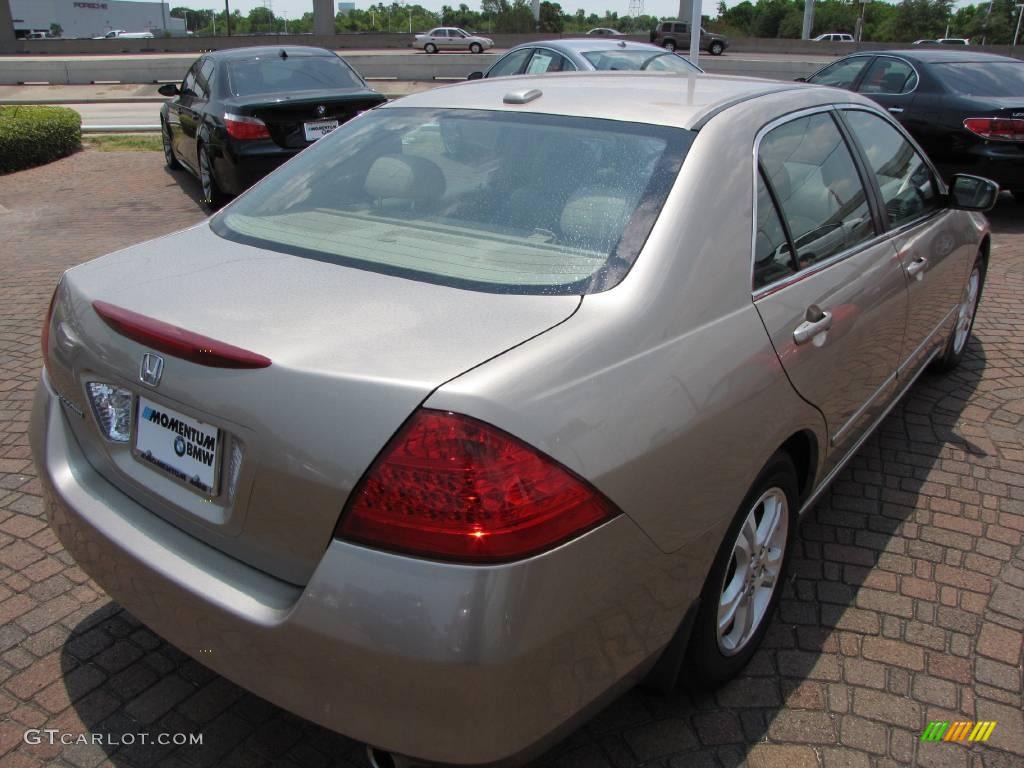 2006 Accord EX-L Sedan - Desert Mist Metallic / Ivory photo #13