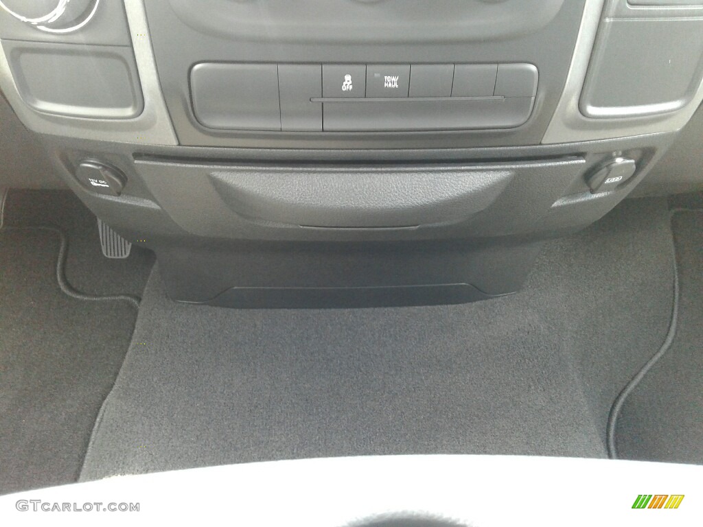 2018 1500 Express Quad Cab - Granite Crystal Metallic / Black/Diesel Gray photo #16