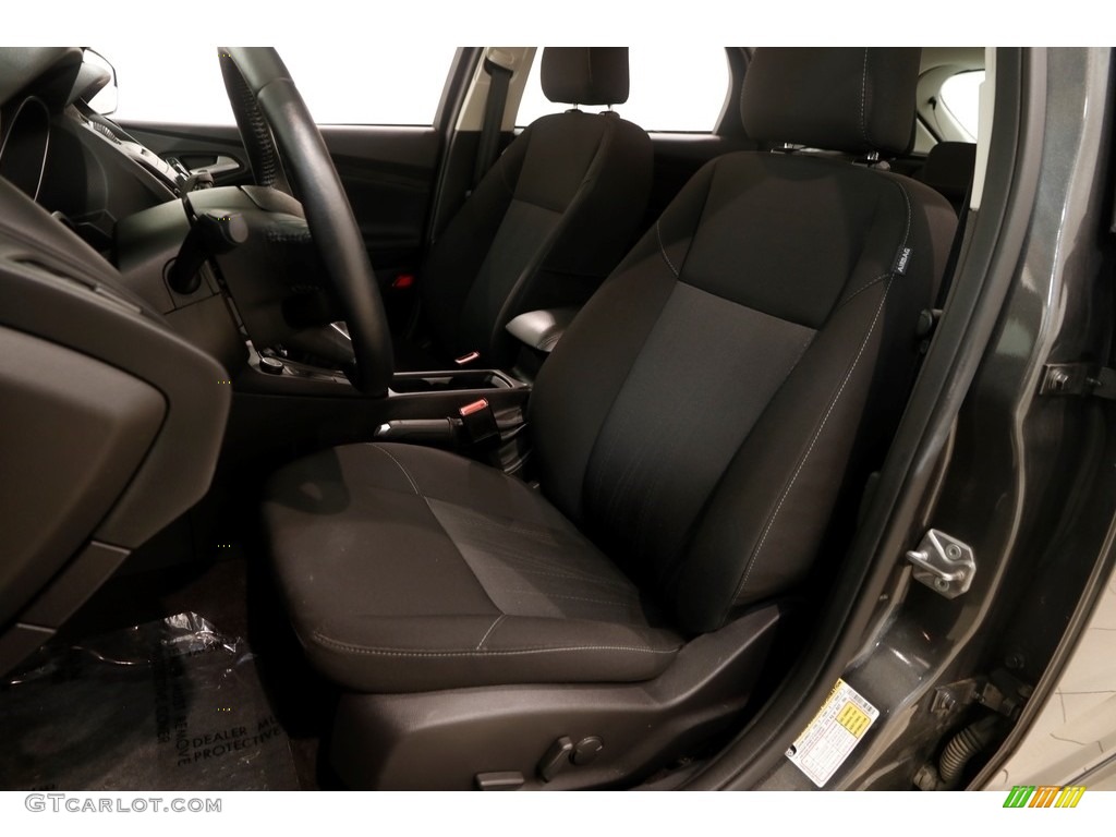 2015 Focus SE Hatchback - Magnetic Metallic / Charcoal Black photo #5