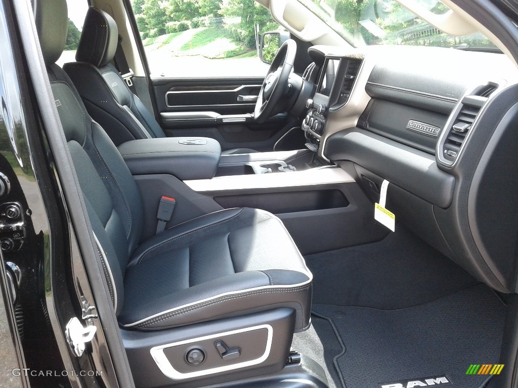 2019 1500 Laramie Crew Cab 4x4 - Diamond Black Crystal Pearl / Black photo #16