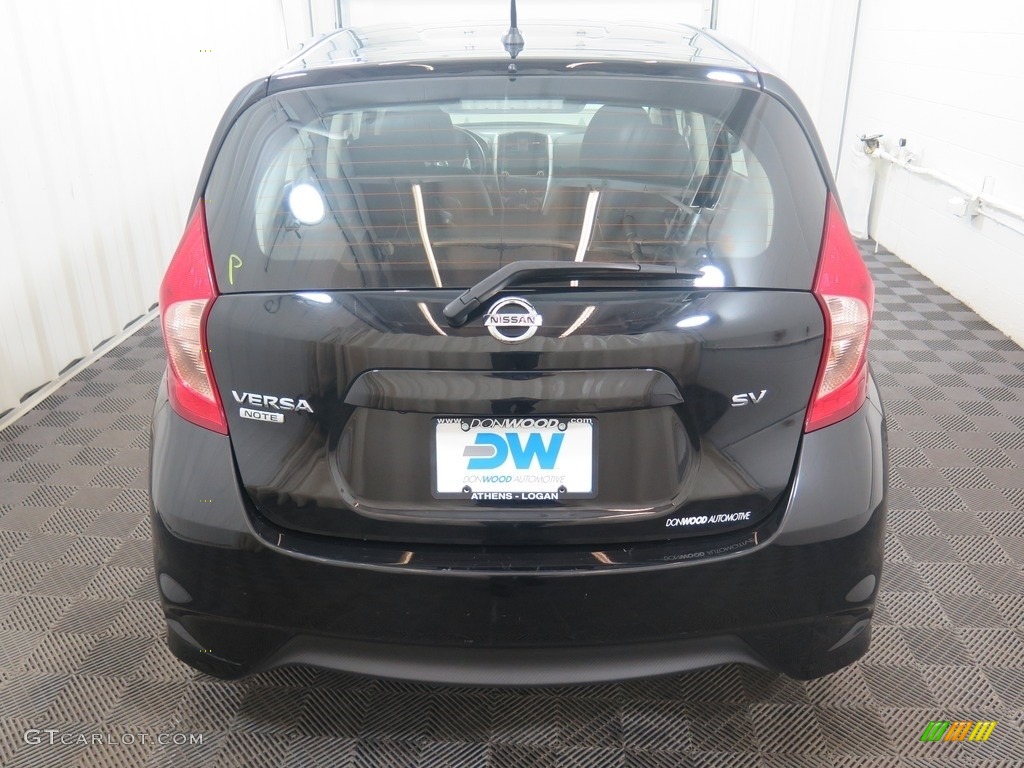 2017 Versa Note SV - Super Black / Charcoal photo #10