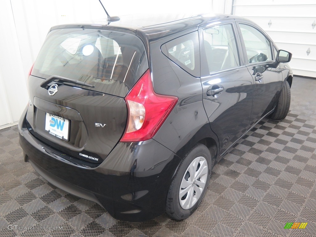 2017 Versa Note SV - Super Black / Charcoal photo #11