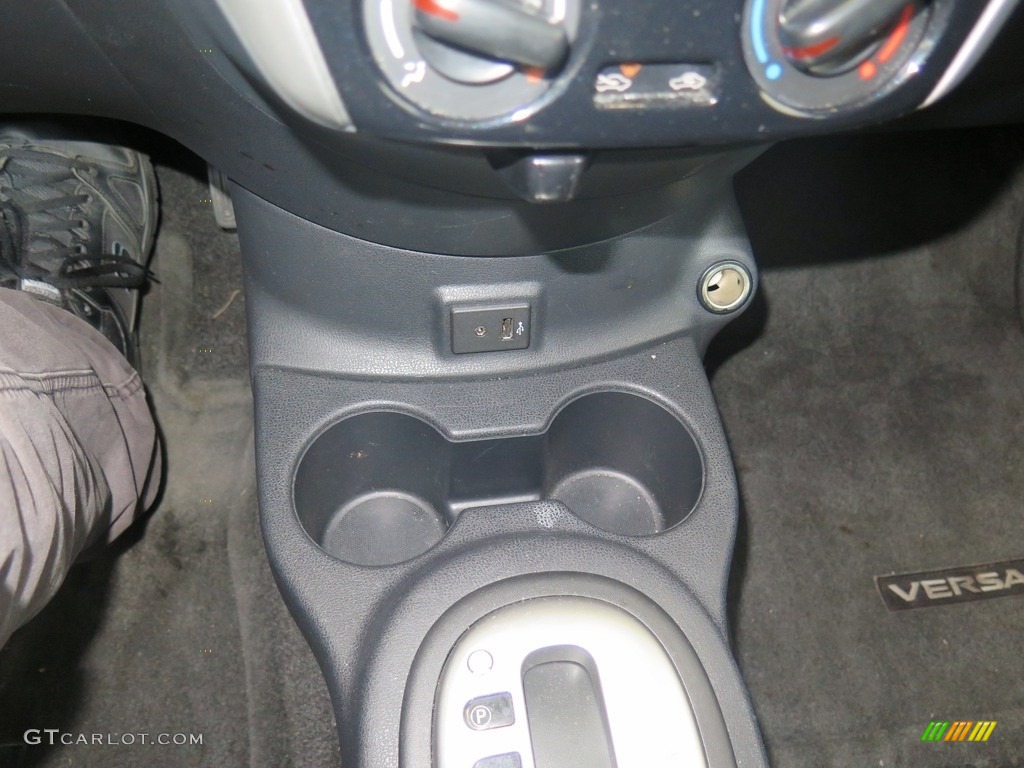 2017 Versa Note SV - Super Black / Charcoal photo #20