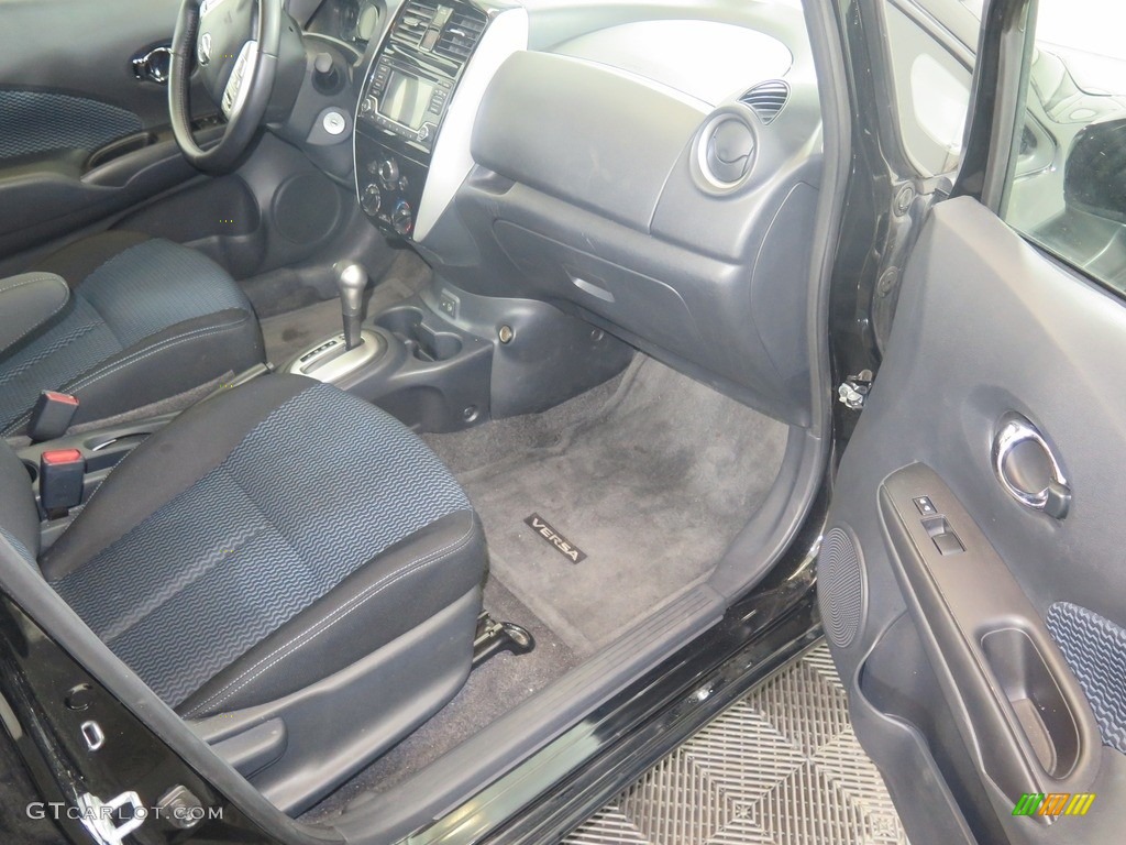 2017 Versa Note SV - Super Black / Charcoal photo #35