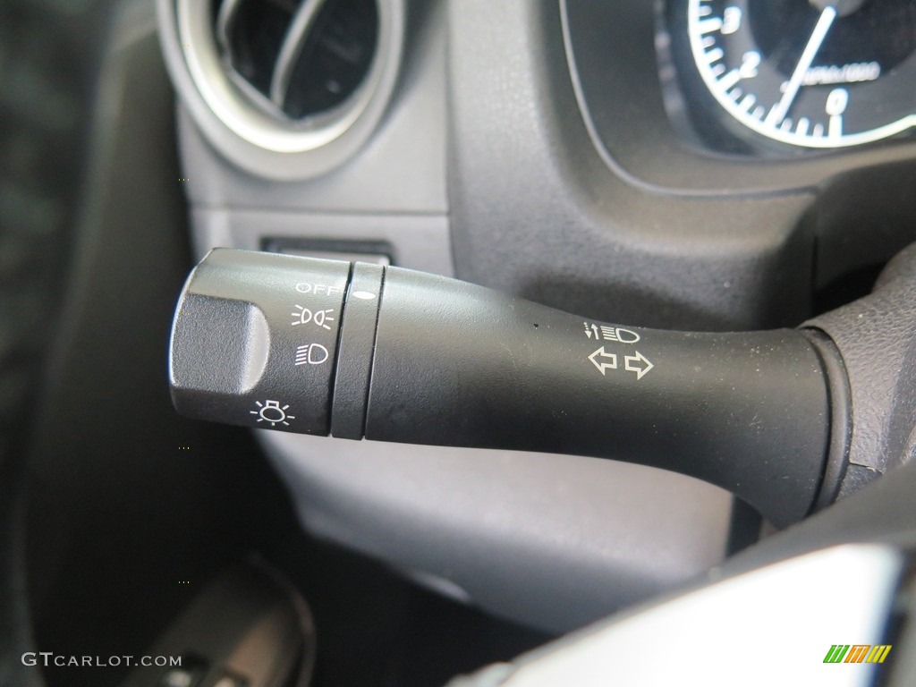 2017 Versa Note SV - Super Black / Charcoal photo #40