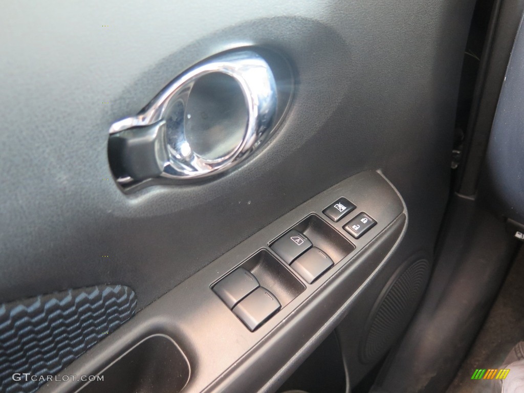 2017 Versa Note SV - Super Black / Charcoal photo #42
