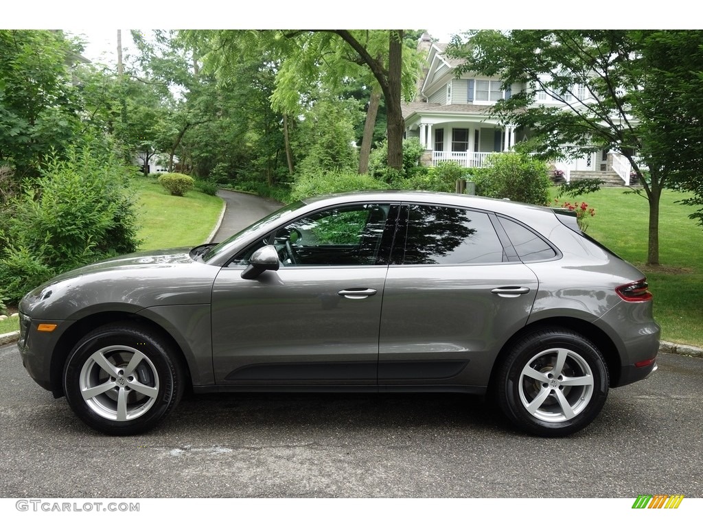 Agate Grey Metallic 2018 Porsche Macan Standard Macan Model Exterior Photo #127723063