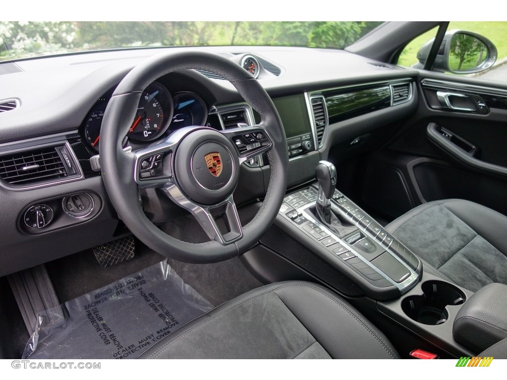 Black Interior 2018 Porsche Macan Standard Macan Model Photo #127723270