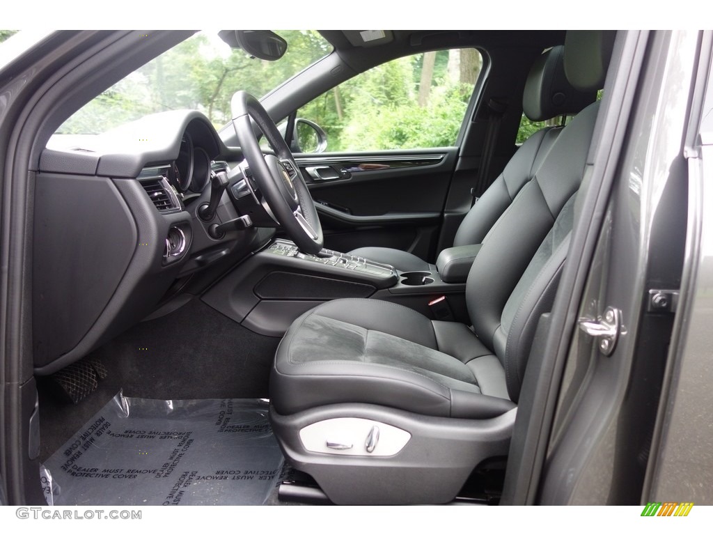 Black Interior 2018 Porsche Macan Standard Macan Model Photo #127723321